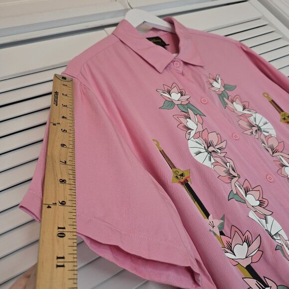 DISNEY X HER UNIVERSE Mulan Traditional Portrait Woven Button Up Shirt Pink Sz M - Picture 13 of 13
